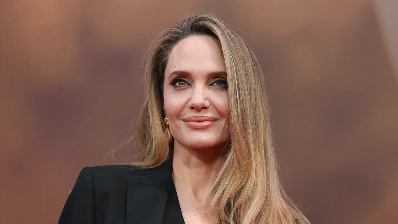 Angelina Jolie reportedly delayed divorce to hurt Brad Pitt emotionally and  financially | English Movie News - The Times of India