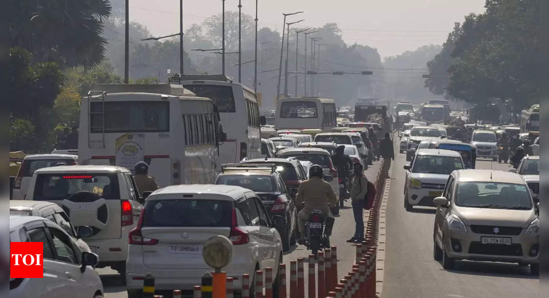 Traffic diversions at Chilla border, residents slam traffic police's quick fix