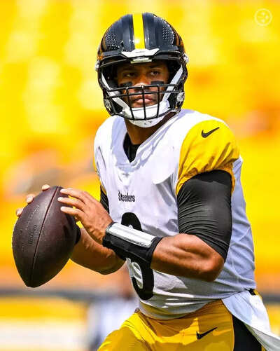 Former Eagles DE fires a bold jab at the Steelers QB: "Russell Wilson is still feeding my family"