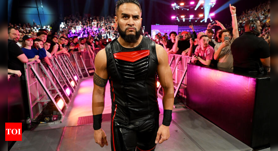 Tama Tonga sends a four-word message to WWE Superstar after teasing major changes to The Bloodline