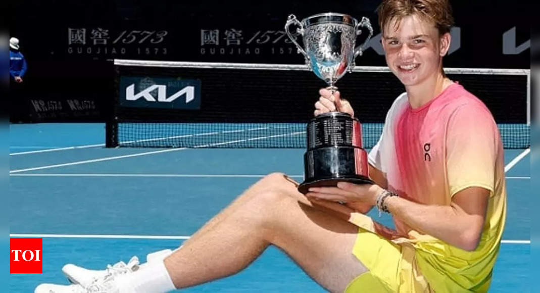 'Young Federer' wins Australian Open boys' title