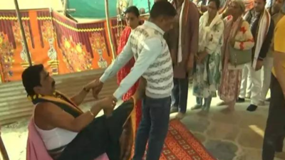 Maha Kumbh 2025: Artatrana Baba 'cures' people with touch of his feet