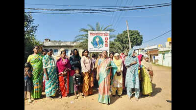 Women hold drum-beatingprotest against harassment
