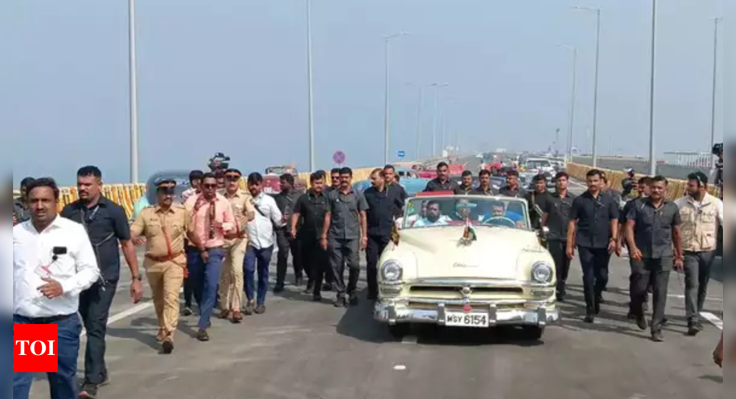 Photos: CM Devendra Fadnavis inaugurates northbound connecting arch bridge of Mumbai's Coastal Road in convoy of vintage cars