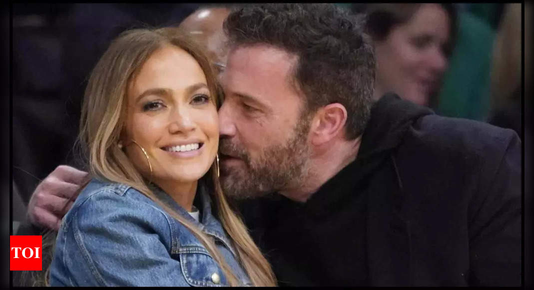 Jennifer Lopez and Ben Affleck to be neighbours again; actress to buy a $20 million house?