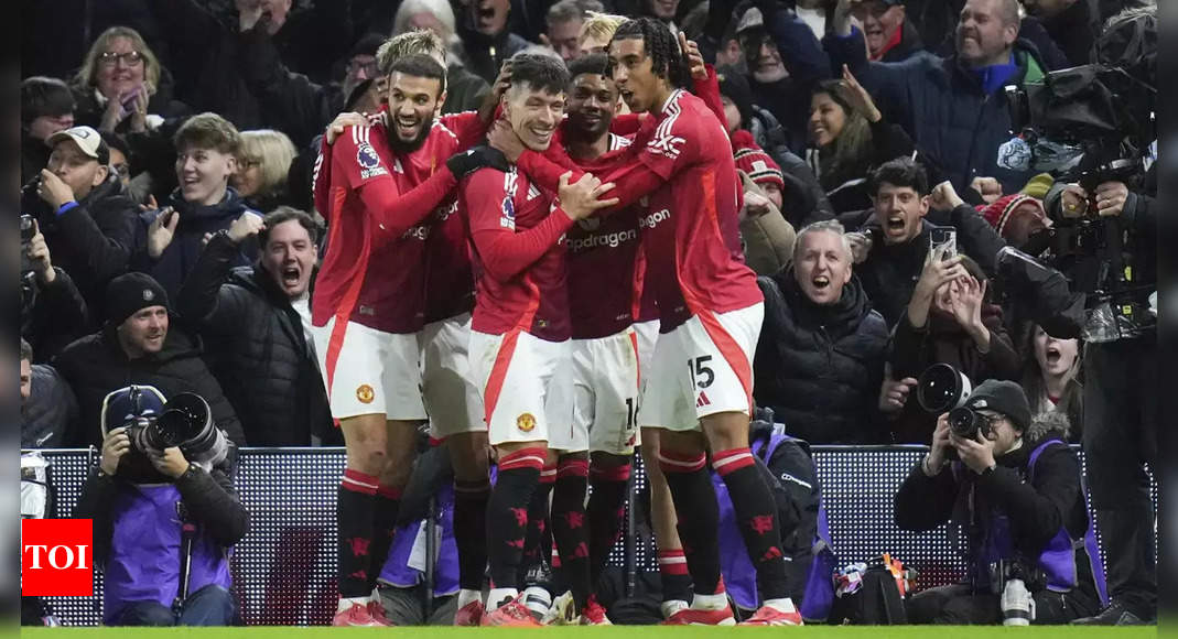 Manchester United beat Fulham, Tottenham Hotspur lose to Leicester City