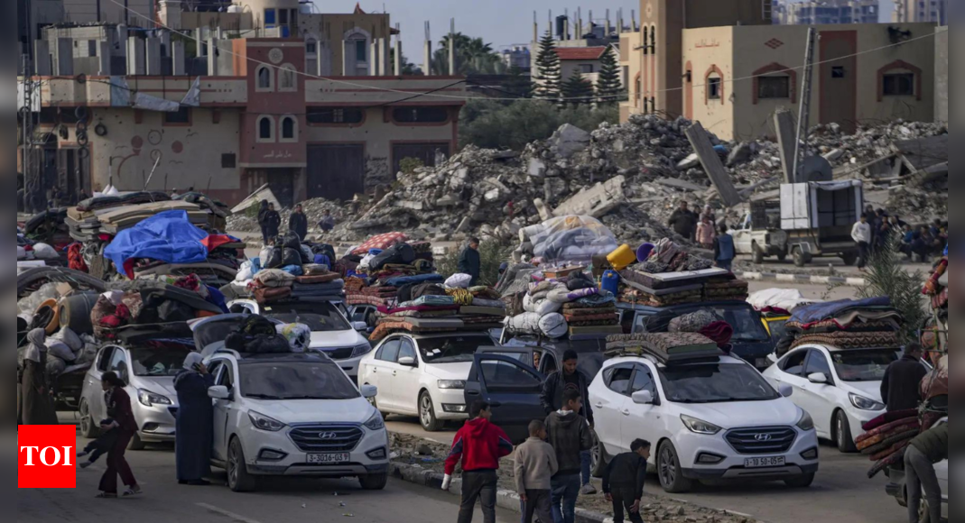 Palestinians start returning to northern Gaza after 15-month conflict