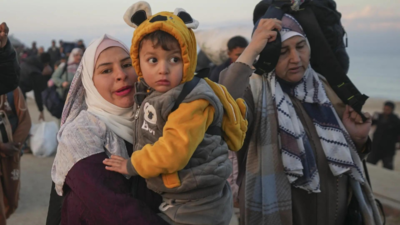 Tens of thousands return to devastated northern Gaza as Israel lifts its closure under truce