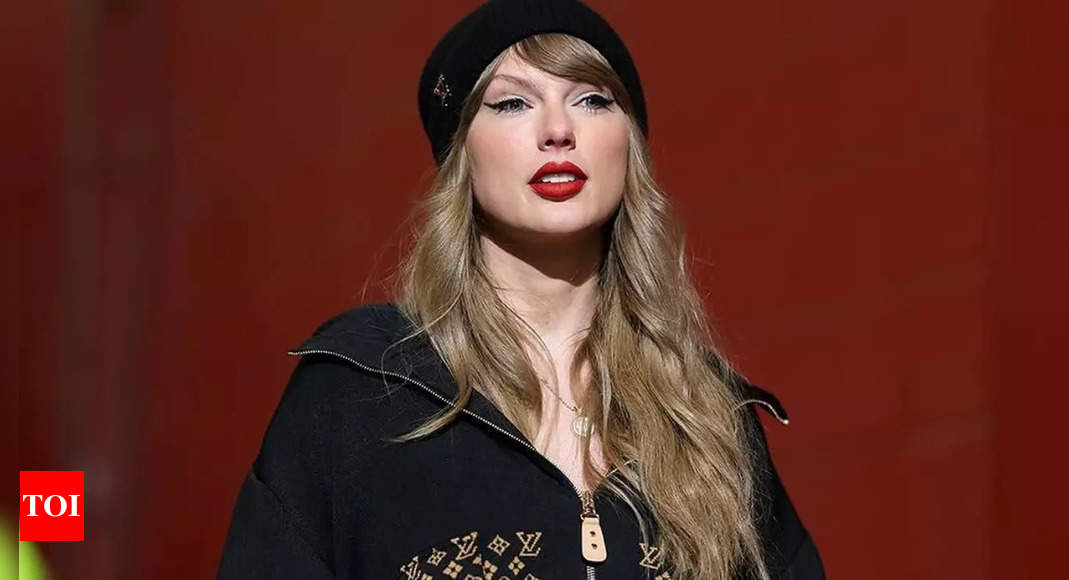 Taylor Swift throws a big hint by wearing an ancient Greek snake necklace: Guess what?