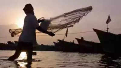 India summons Sri Lankan envoy, protests firing on fishermen