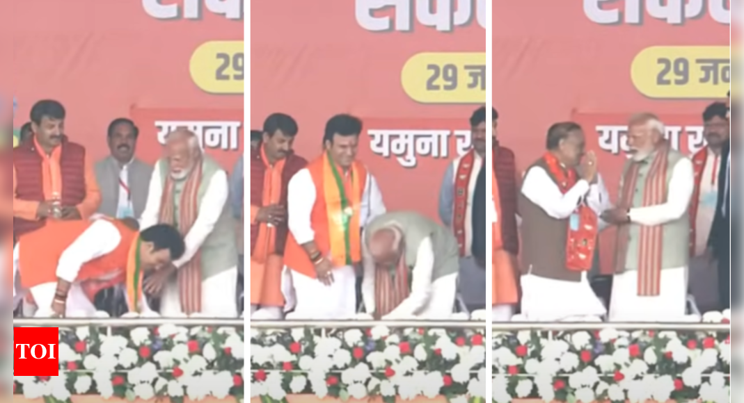 Watch: PM Modi touches feet of Delhi BJP candidate 3 times