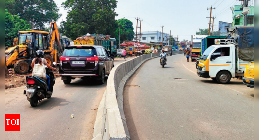 Trichy corporation removes unused smart bins from Gandhi market