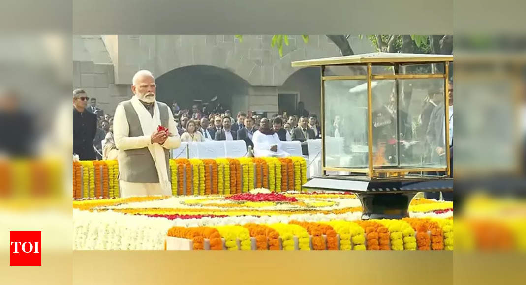 'Soul of India': PM Modi, Rahul Gandhi pay tribute to Mahatma Gandhi on death anniversary