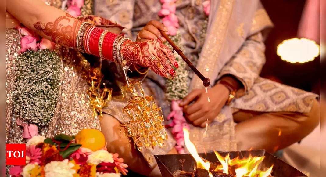 WATCH: Groom’s shocking sindhoor ritual with 6 sisters-in-law goes viral—Here's what happened