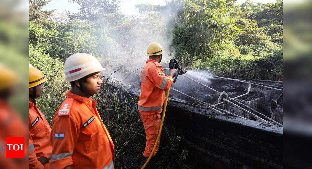 Three abandoned boats gutted in fire at Caranzalem beach, firefighters save two