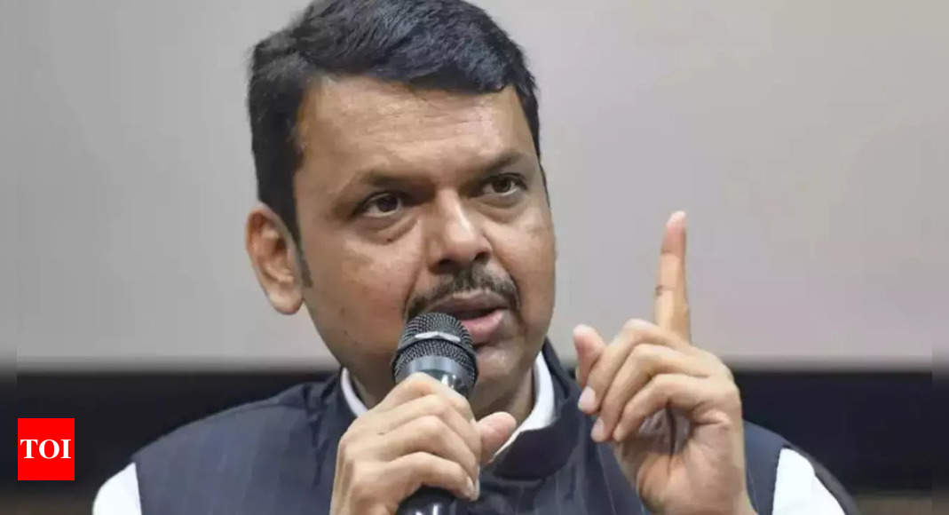 Don't be so naive, says Devendra Fadnavis