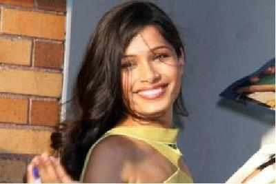 Freida Pinto's temple time