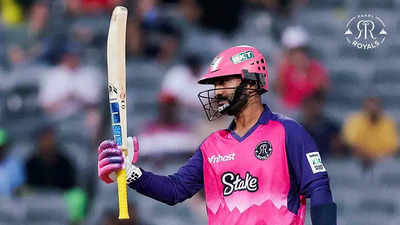 Watch: Vintage Dinesh Karthik rolls back the years with three consecutive sixes in SA20