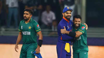 Don't get friendly with Indians on field: Former cricketer to Pakistan players