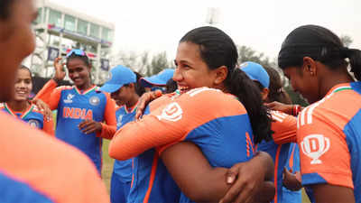 U-19 T20 विश्व कप: क्लिनिकल इंडिया ने दक्षिण अफ्रीका के खिलाफ फाइनल की स्थापना के लिए इंग्लैंड को थ्रैश किया