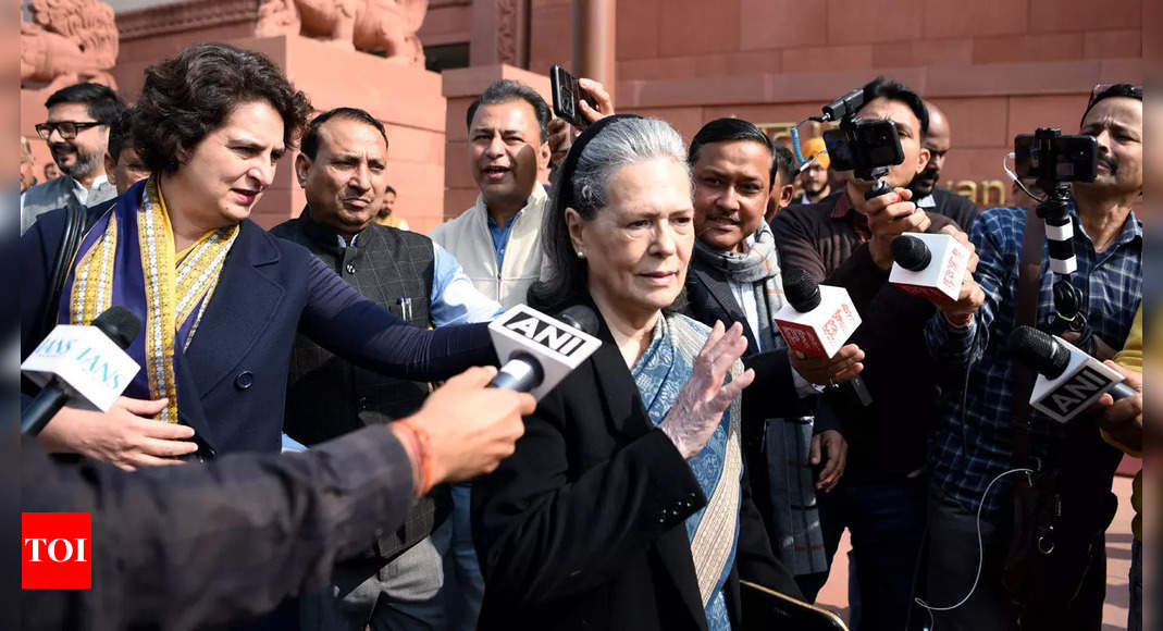 Sonia Gandhi's 'poor thing' remark triggers BJP-Congress slugfest over 'disrespect to President'