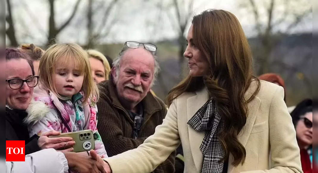 Is Kate Middleton the new ‘People’s Princess’? Watch her heartwarming gesture with a little girl