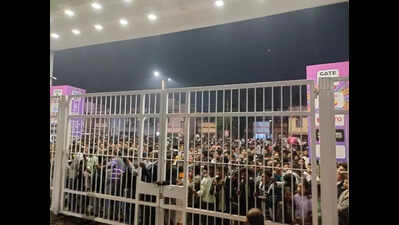 6 injured in chaos before Sara show, HIL final
