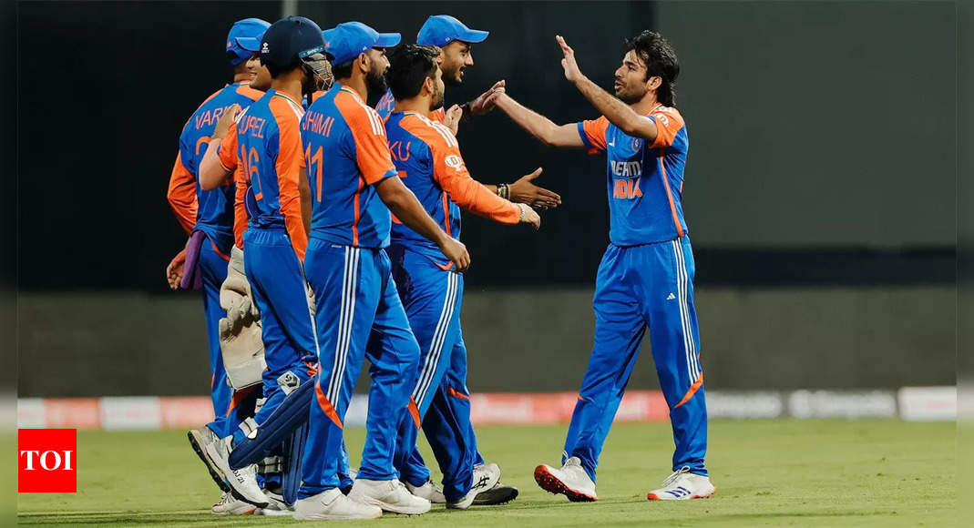 5th T20I Live: India bowlers leave England reeling