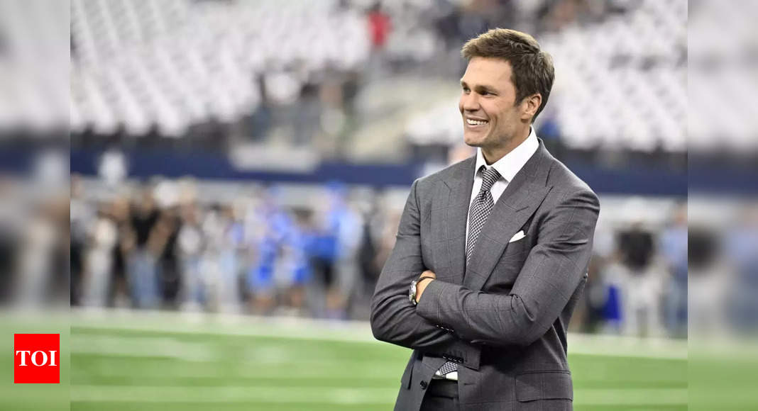 Tiki Barber warns Tom Brady against making jokes on the New York Giants during the Super Bowl broadcast