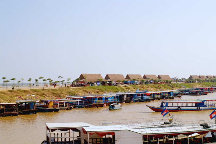 Tonl&eacute; Sap Floating Villages, Cambodia