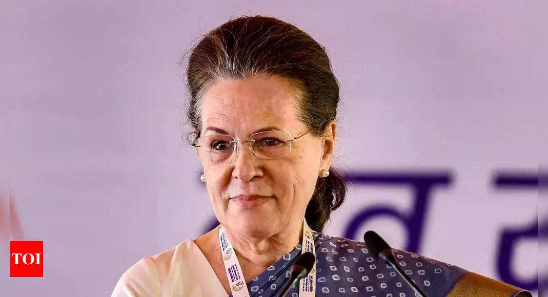 Bihar lawyer files case against Sonia Gandhi for 'poor thing' remark about President