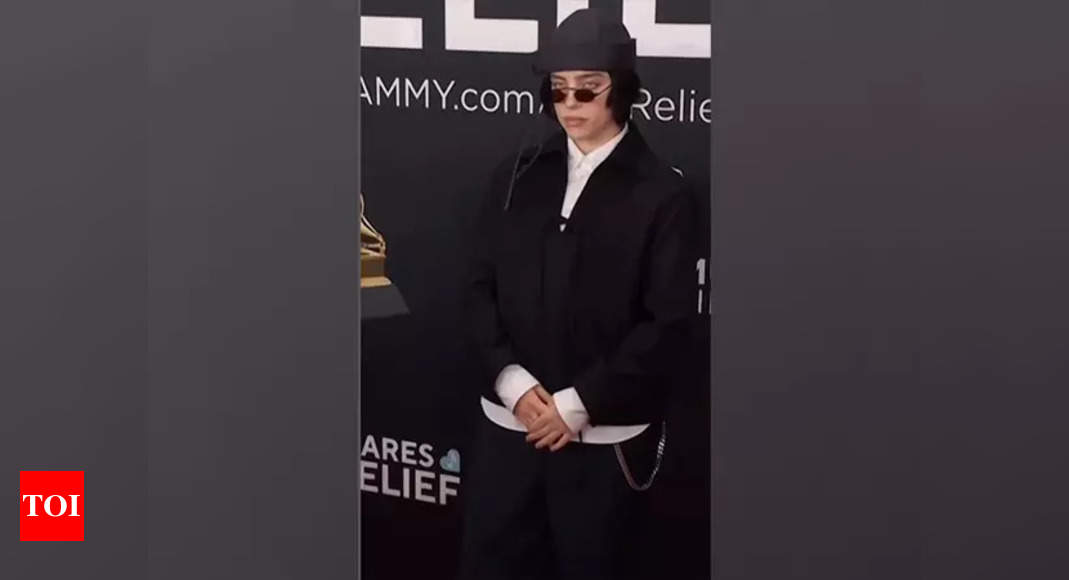 Billie Eilish arrives in classic black look at the 2025 Grammys