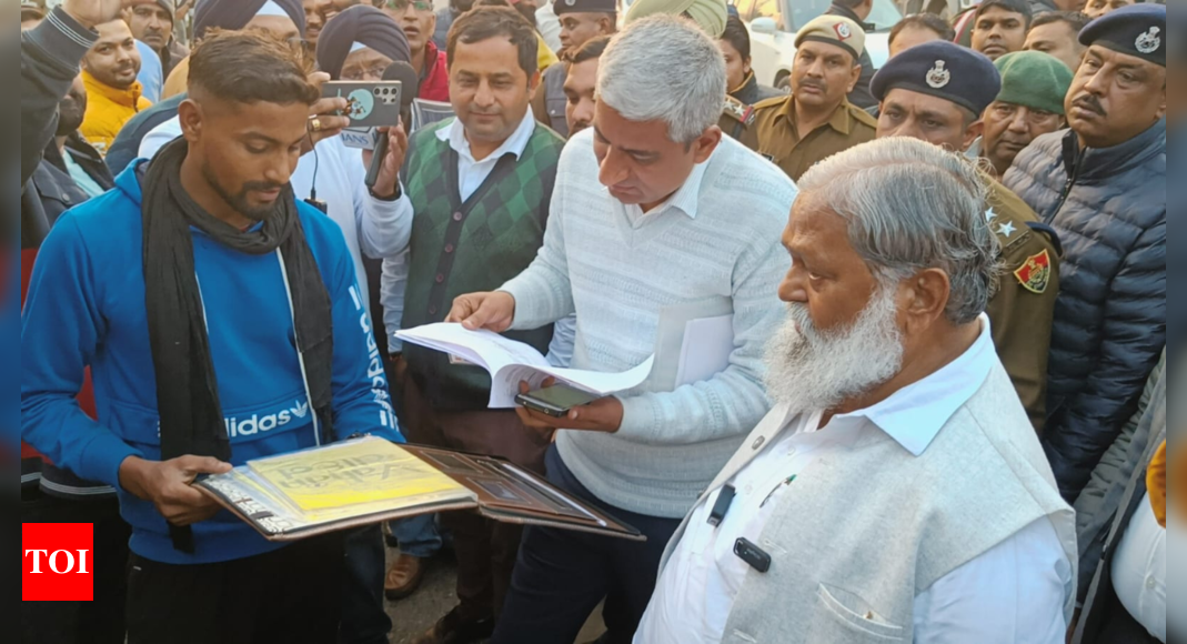 Anil Vij checks overload vehicles in Ambala, asks RTAs to lay checking posts