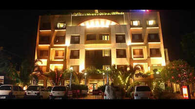 Burglars pose as wedding guests, steal gifts worth lakhs