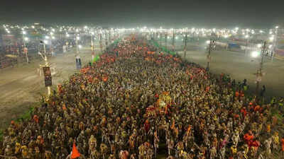 Naga sadhus keep the flag of faith, fervour high