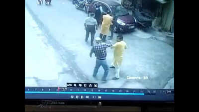 Retired teacher slashes lawyer over parking row