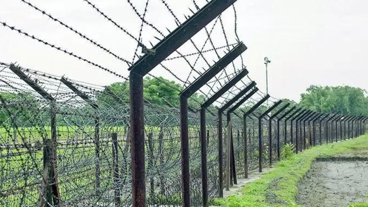 79% of Bangladesh border fencing over, 865 km left, Parliament told | India  News - The Times of India