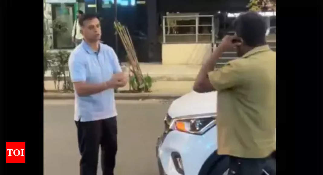 Dravid's rare public outburst caught on camera - Watch