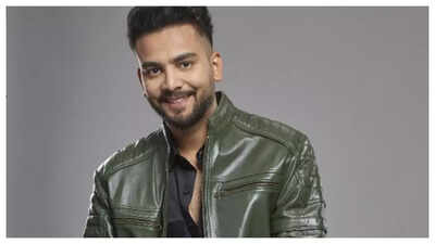 Laughter Chefs Unlimited Entertainment: Elvish Yadav spices up Valentine's Day special episode as he confesses of being in a relationship