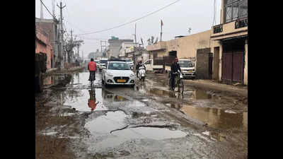 Sewer water & potholes: Haibowal Dairy Complex road lies in neglect