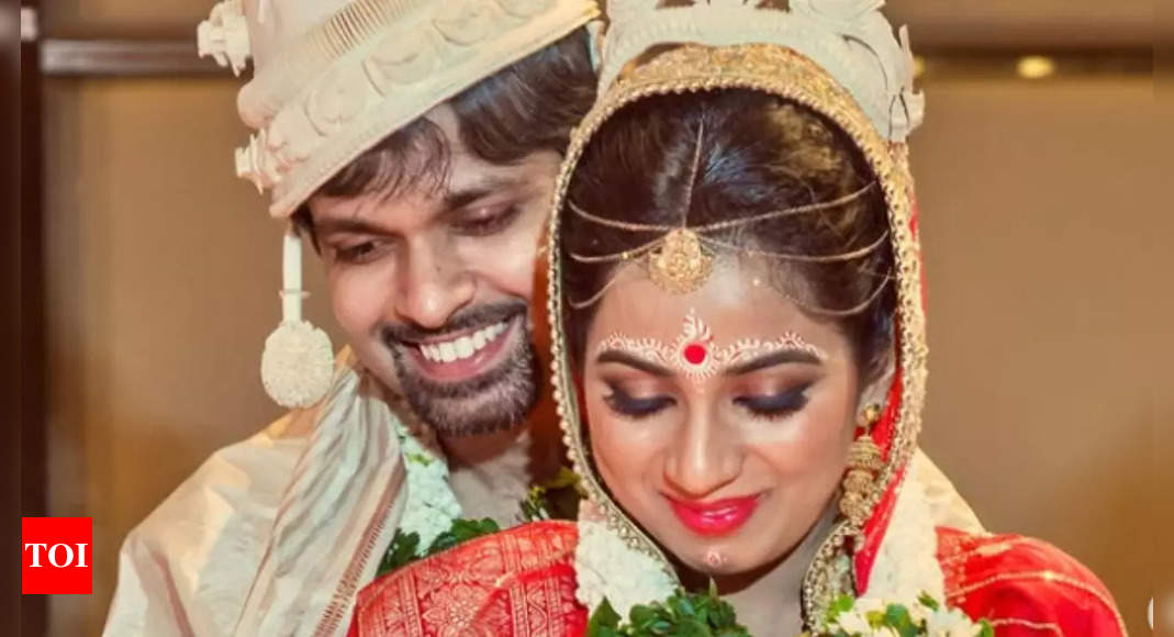 Shreya Ghoshal shares unseen pictures with husband Shiladitya Mukhopadhyaya on their 10th wedding anniversary:‘Still remember this day’