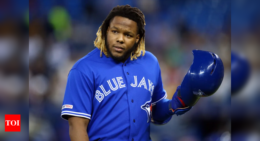 “He hit .330”: MLB analyst praises Vladimir Guerrero Jr. for being ‘like his father’ as Blue Jays explores first baseman’s role