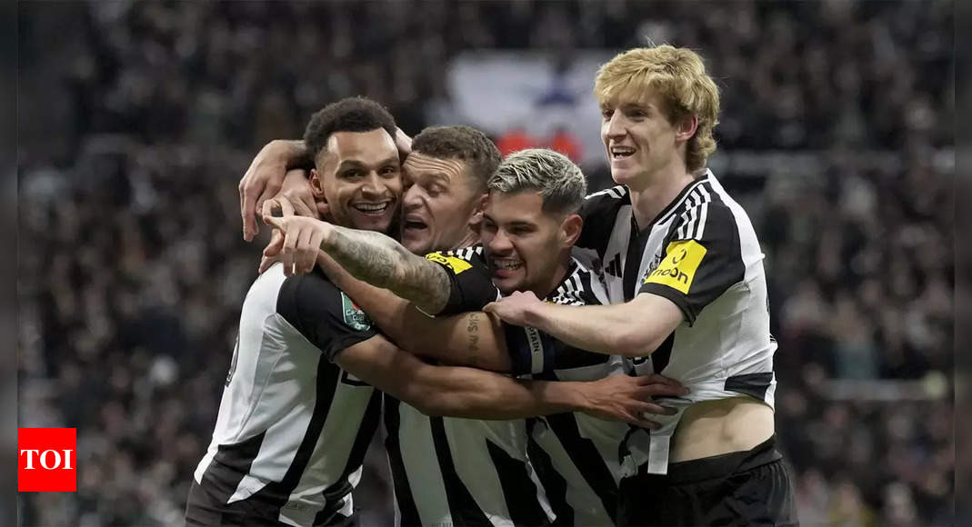 Newcastle sweep aside Arsenal to reach League Cup final