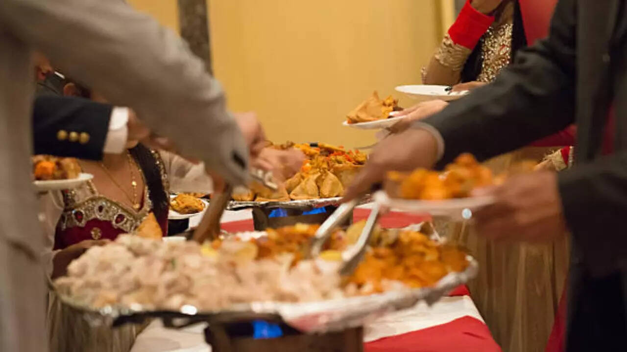 UP Wedding Food Poisoning: Over 50 wedding guests suffer food poisoning in  UP's Bulandshahr, four critical | Meerut News - The Times of India
