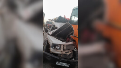 2 dead, 10 injured as traveler jeep collides with bus on Kanpur-Lucknow highway
