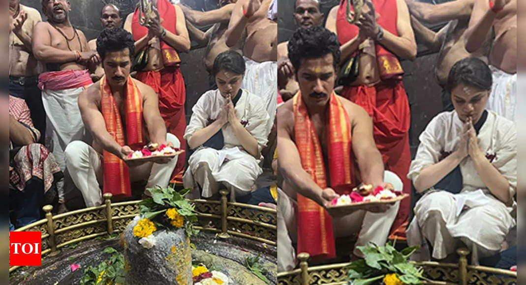 Vicky Kaushal offers prayers at Grishneshwar Temple in Aurangabad