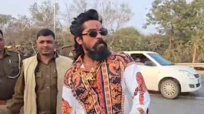 Allu Arjun's fan dressed as Pushpa Raj steals the spotlight at Mahakumbh 2025