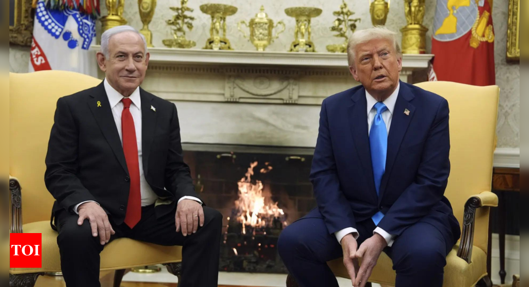 Israeli PM Netanyahu gifts US President Trump a golden pager