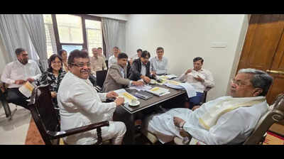 Siddaramaiah resumes official duties