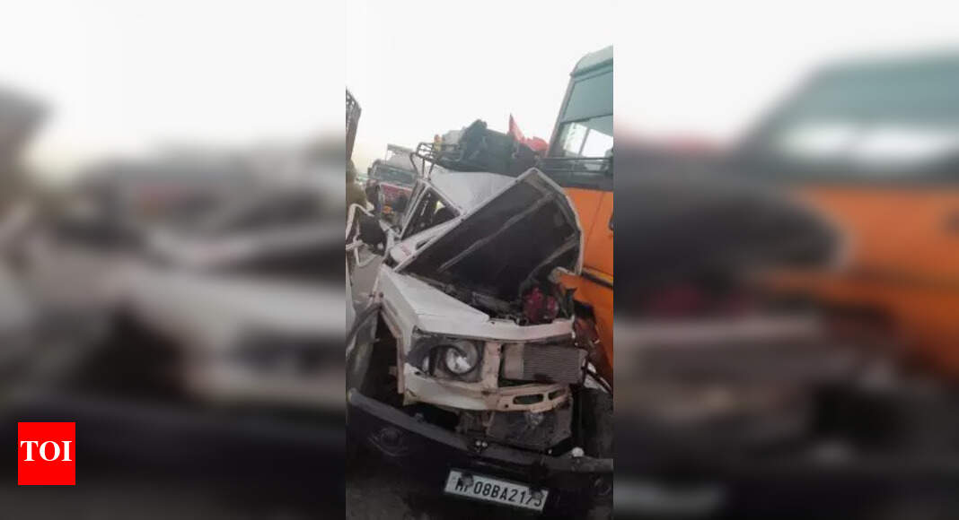 Two returning from Kumbh killed, 10 injured in accident | Kanpur News ...